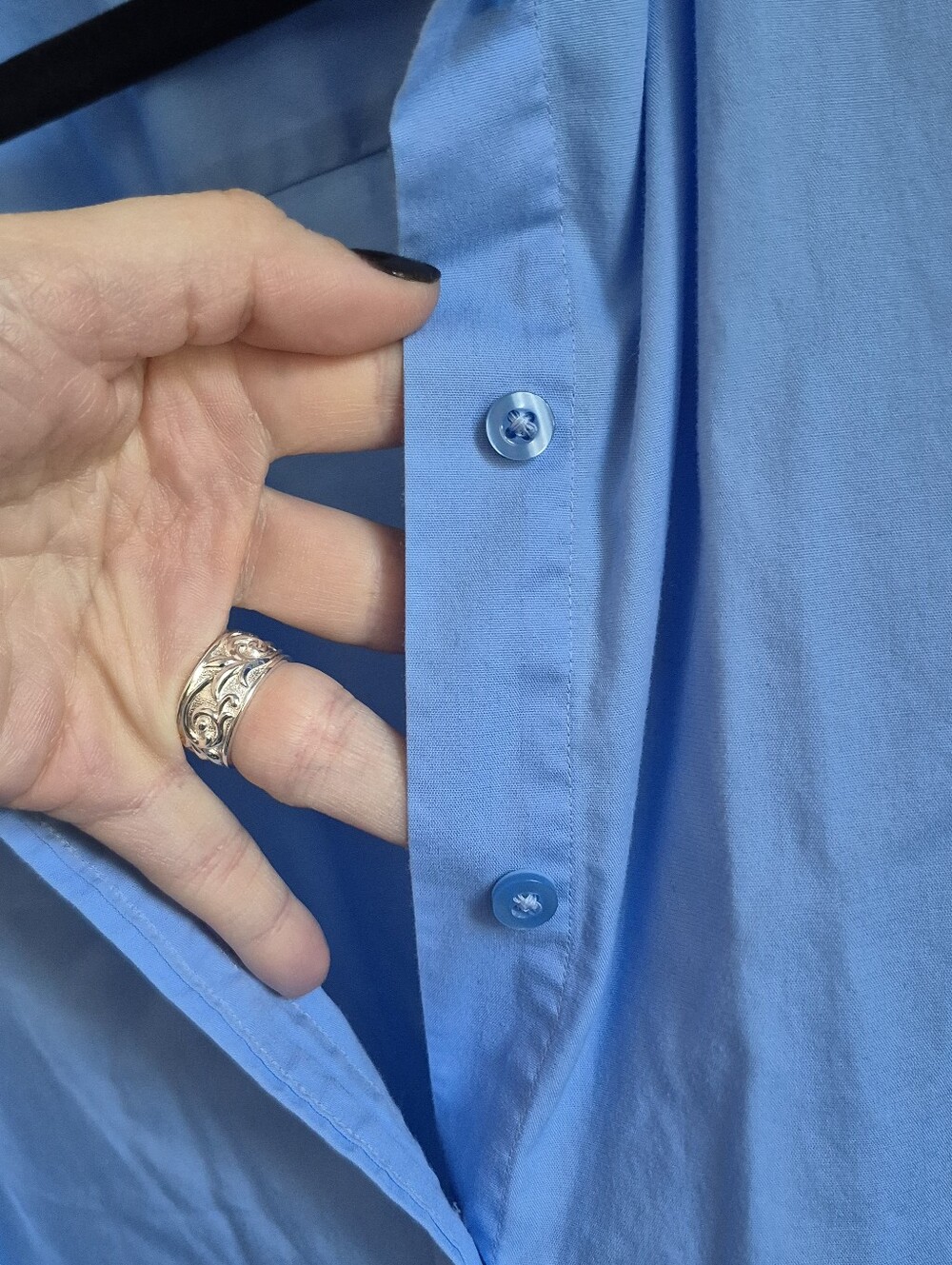 Kirkland Signature Women's Sky Blue Casual Button-Down Shirt - Picture 5 of 5
